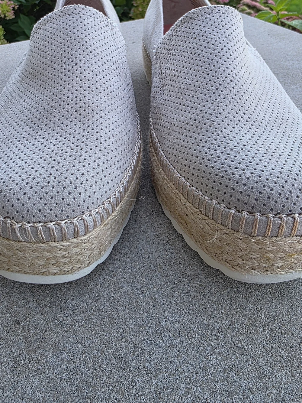 Dr. Scholl’s Women’s Size 9M Gray Suede Perforated Platform Espadrille Slip On